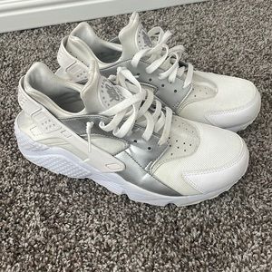 Nike Air Huarache 9.5 US